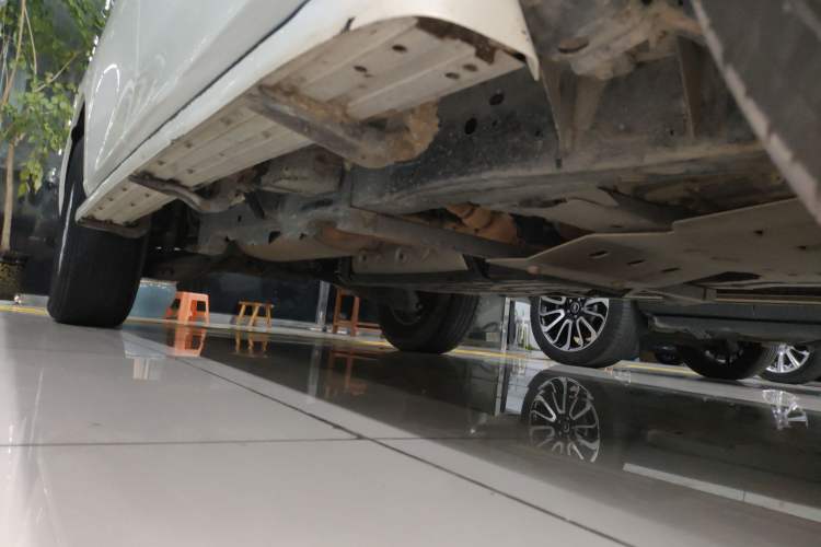 Used Nissan Patrol 2018 Y62 4.0 XE Middle East Right Side Sill