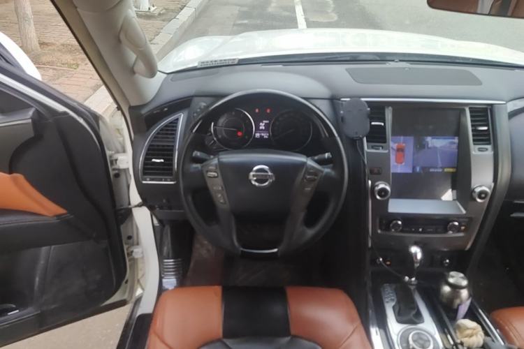 Used Nissan Patrol 2018 4.0L Automatic 7-Seater Middle East Version Steering Wheel