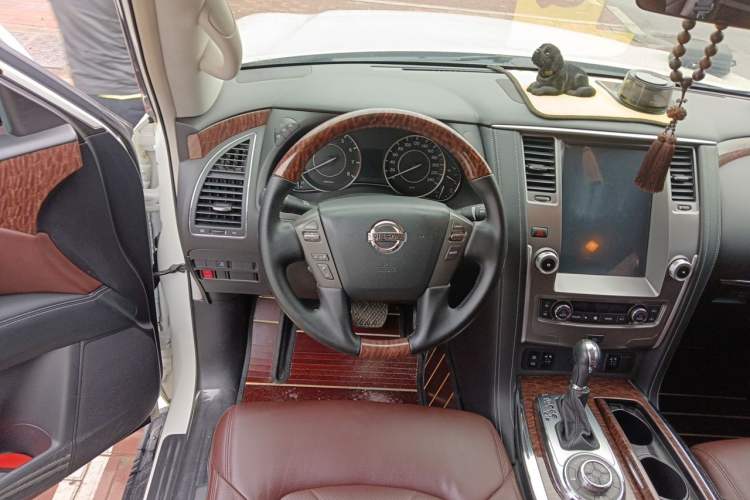 Used Nissan Patrol 2018 4.0L LinkedIn Edition Steering Wheel