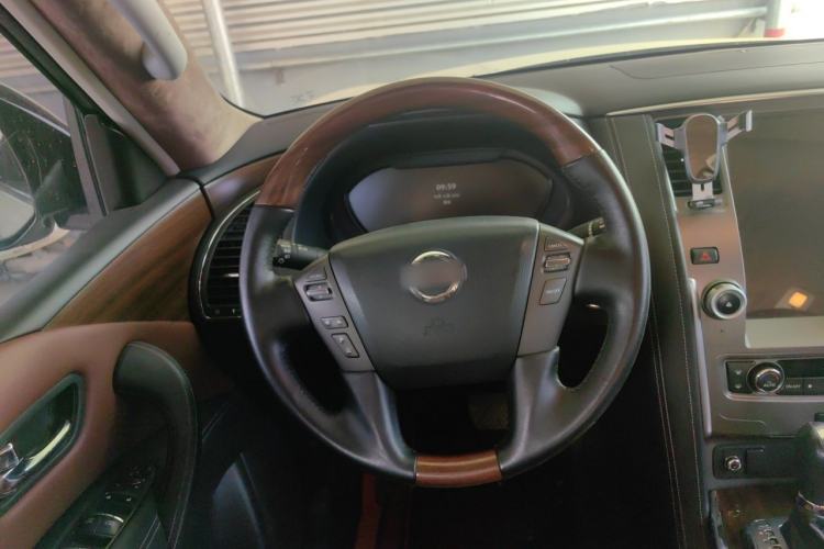 Used Nissan Patrol 2018 4.0L SE Middle East Version Steering Wheel