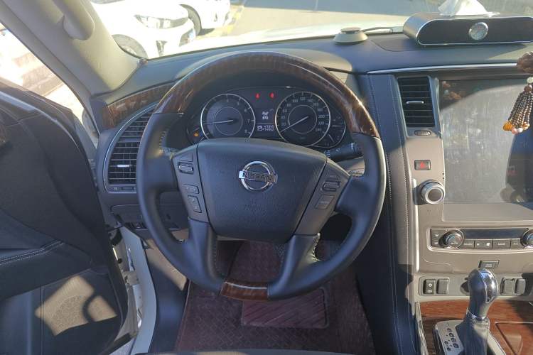 Used Nissan Patrol 2018 4.0L LinkedIn Edition Steering Wheel