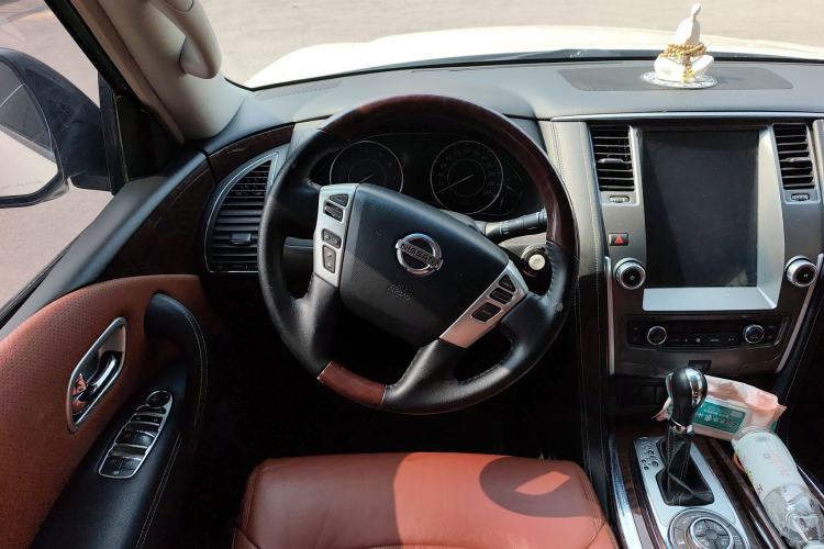 Used Nissan Patrol 2018 4.0L LinkedIn Edition Steering Wheel