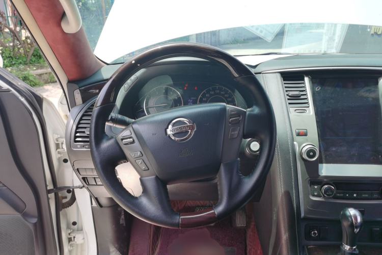 Used Nissan Patrol 2018 4.0L LinkedIn Edition Steering Wheel