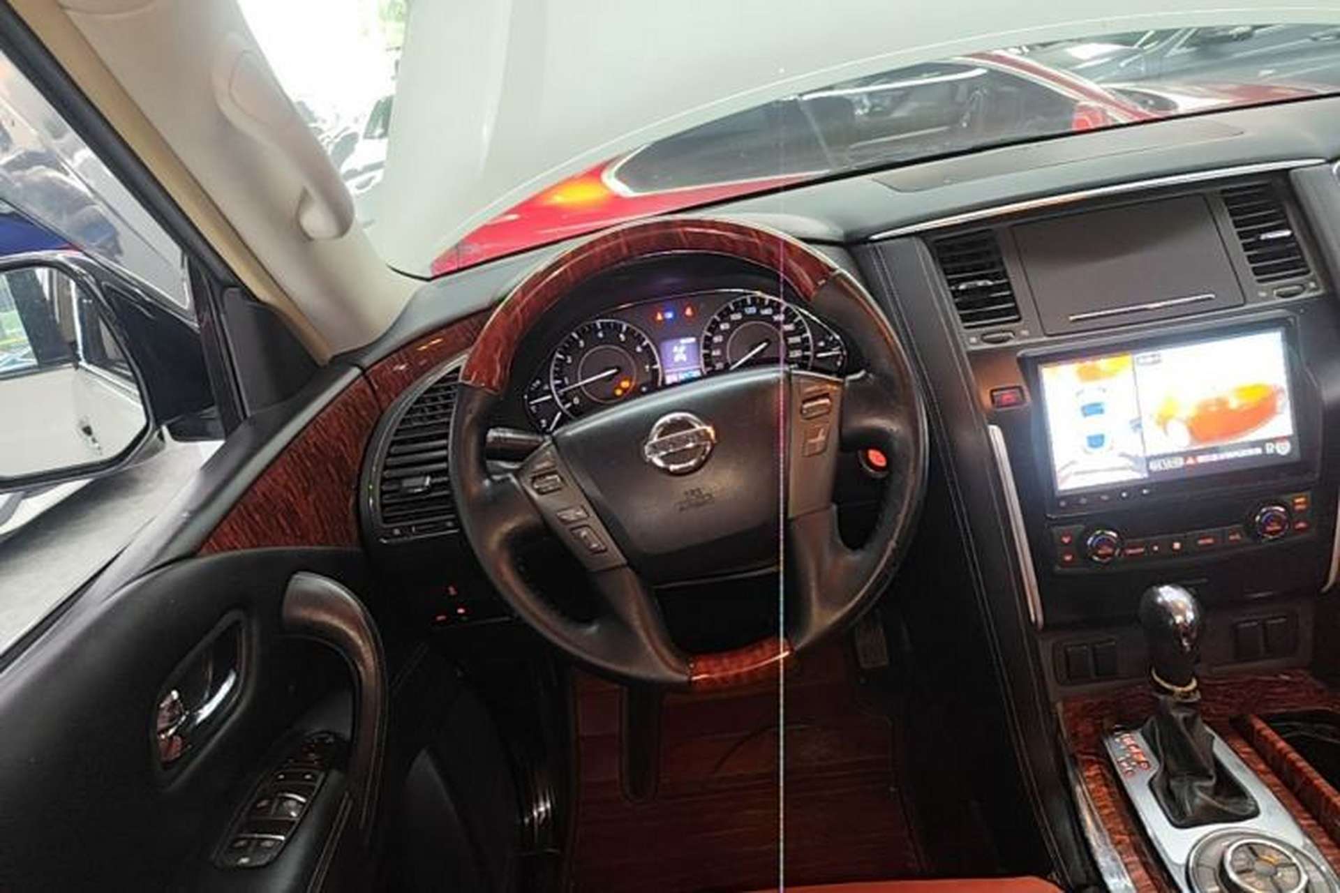 Used Nissan Patrol 2018 4.0L Automatic 7-Seater Middle East Version Steering Wheel