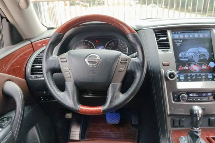 Used Nissan Patrol 2018 4.0L LinkedIn Edition Steering Wheel