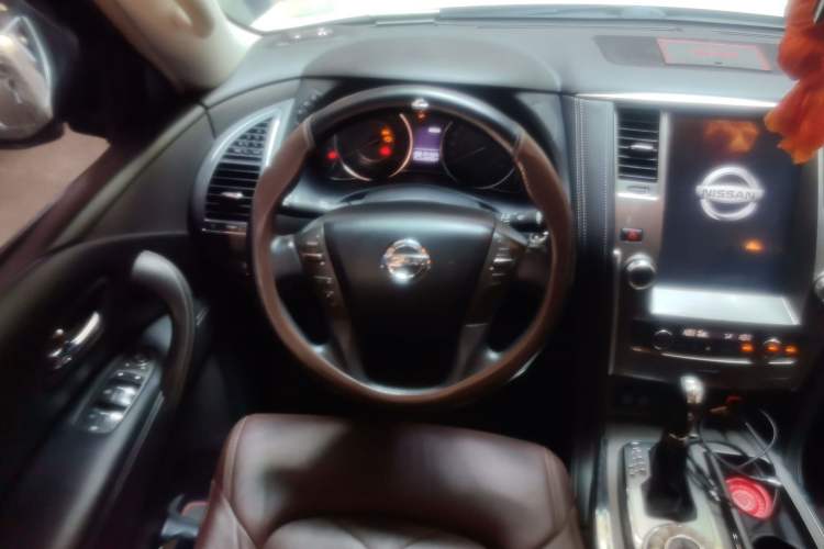 Used Nissan Patrol 2018 4.0L LinkedIn Edition Steering Wheel