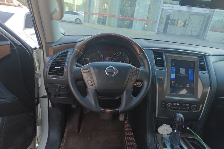 Used Nissan Patrol 2018 4.0L LinkedIn Edition Steering Wheel