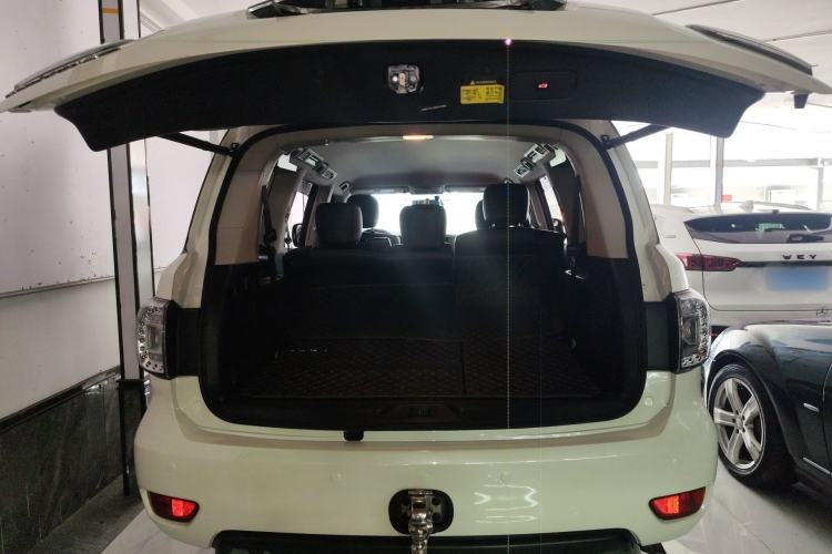 Used Nissan Patrol 2018 4.0L LinkedIn Edition Trunk