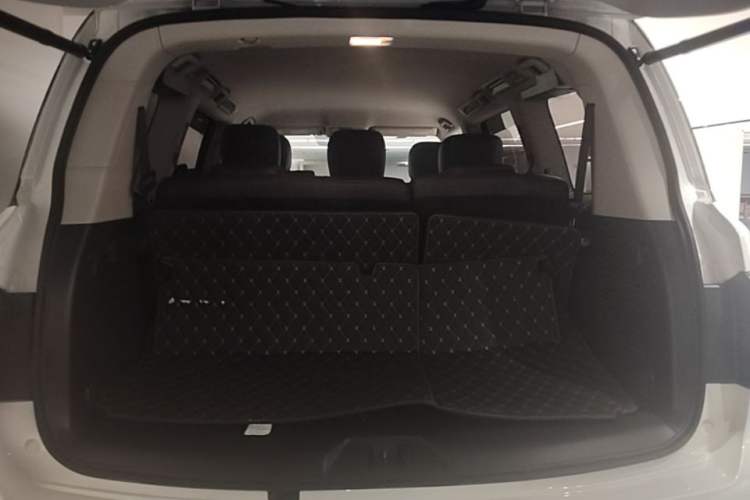 Used Nissan Patrol 2018 4.0L SE Middle East Version Trunk