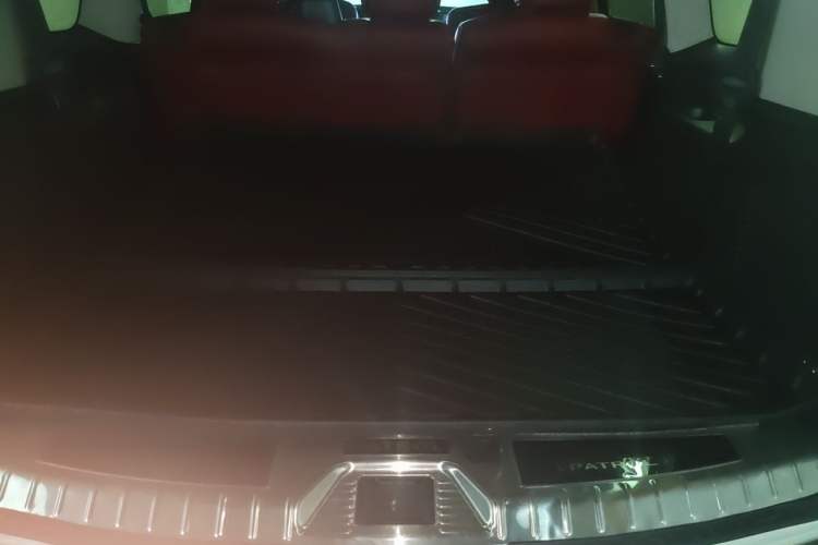 Used Nissan Patrol 2018 4.0L LinkedIn Edition Trunk