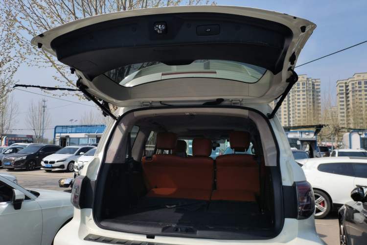 Used Nissan Patrol 2018 4.0L Automatic 7-Seater Middle East Version Trunk