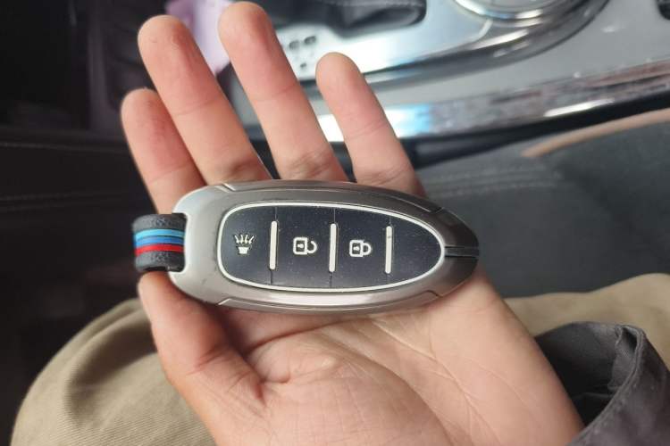 Used Nissan Patrol 2018 4.0L LinkedIn Edition Vehicle Key