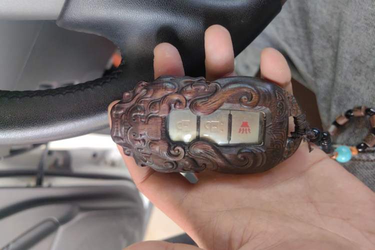 Used Nissan Patrol 2018 4.0L SE Middle East Version Vehicle Key