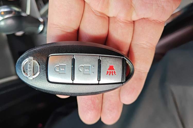 Used Nissan Patrol 2018 4.0L LinkedIn Edition Vehicle Key