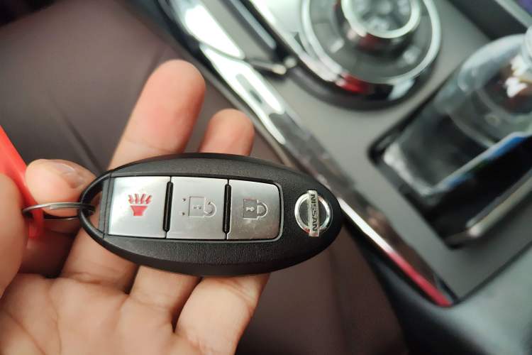 Used Nissan Patrol 2018 4.0L LinkedIn Edition Vehicle Key