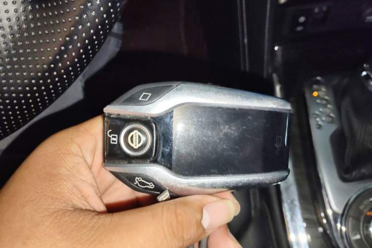 Used Nissan Patrol 2018 4.0L LinkedIn Edition Vehicle Key