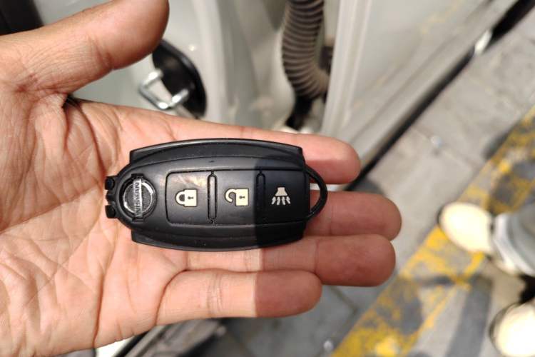 Used Nissan Patrol 2018 4.0L LinkedIn Edition Vehicle Key
