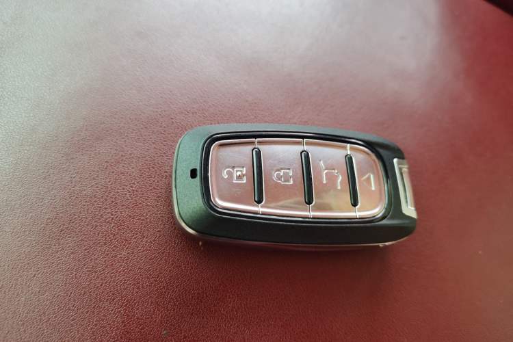 Used Nissan Patrol 2018 4.0L LinkedIn Edition Vehicle Key