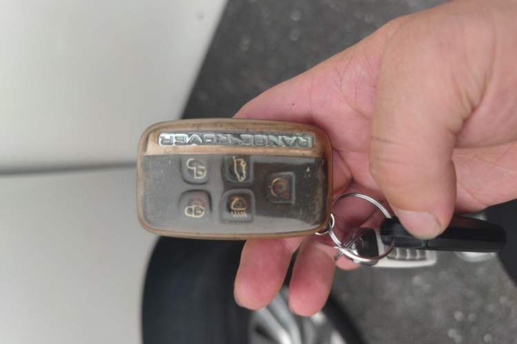 Used Nissan Patrol 2018 4.0L LinkedIn Edition Vehicle Key
