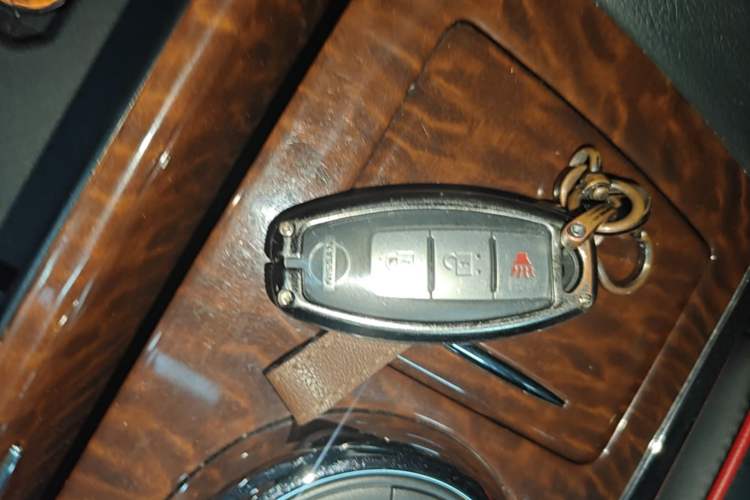 Used Nissan Patrol 2018 4.0L SE Middle East Version Vehicle Key