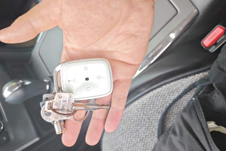 Used Nissan Patrol  Vehicle Key