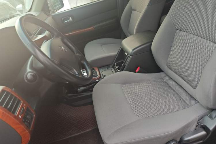 Used Nissan Patrol 2018 Y61 4.8L Automatic 5-Door Safari Middle East Left Front Seat
