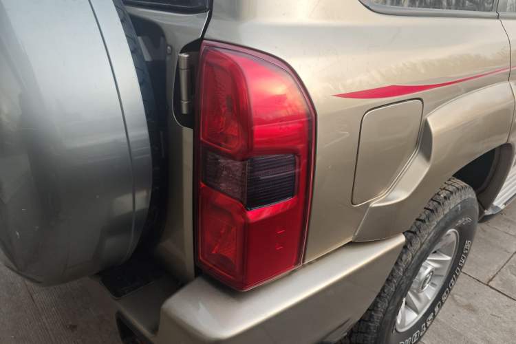 Used Nissan Patrol 2018 Y61 4.8L Automatic 5-Door Safari Middle East Right Rear Taillight