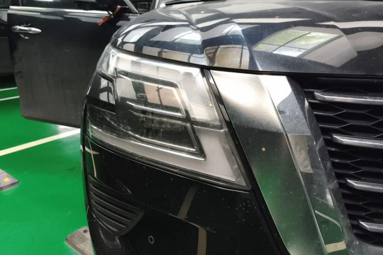Used Nissan Patrol  Right Front Headlight