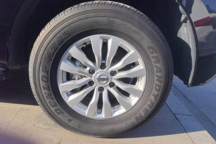 Used Nissan Patrol  Right Front Wheel Hub