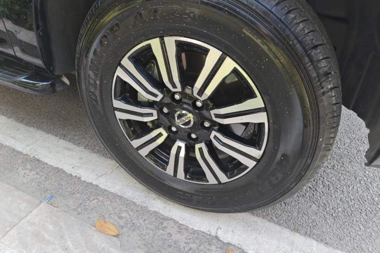 Used Nissan Patrol  Right Front Wheel Hub