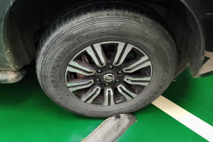 Used Nissan Patrol  Right Front Wheel Hub