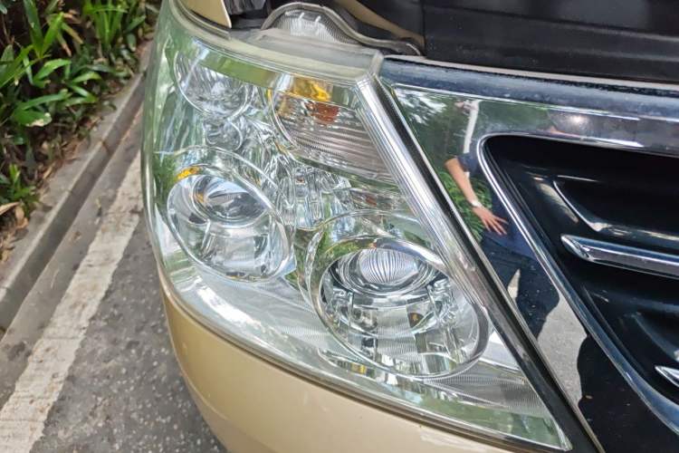 Used Nissan Patrol  Right Front Headlight