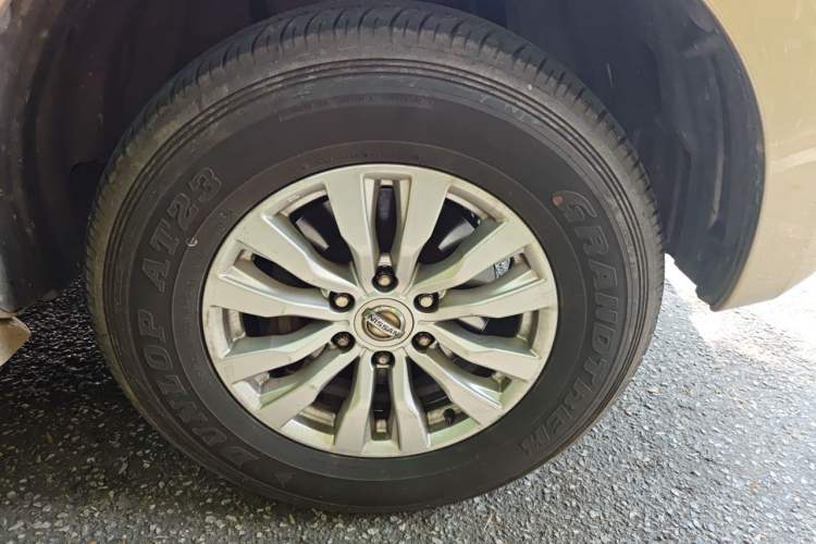Used Nissan Patrol  Right Front Wheel Hub