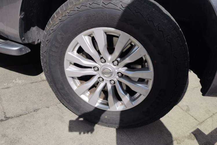 Used Nissan Patrol  Right Front Wheel Hub