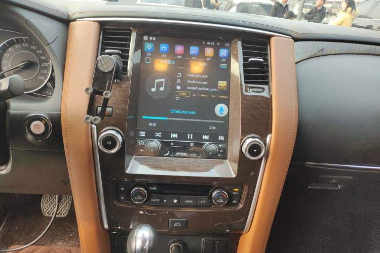 Used Nissan Patrol 2019 Y62 4.0L SE-T1 Middle East Audio And AC Panel