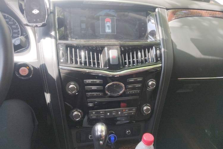Used Nissan Patrol 2019 Y62 4.0L SE-T1 Middle East Audio And AC Panel