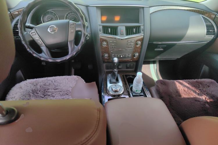 Used Nissan Patrol 2019 Y62 4.0L SE-T1 Middle East Center Console