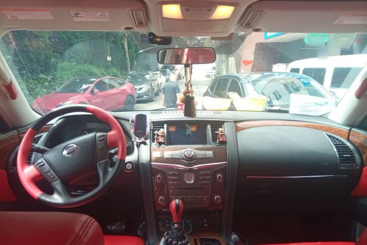Used Nissan Patrol 2019 Y62 4.0L SE-T1 Middle East Center Console