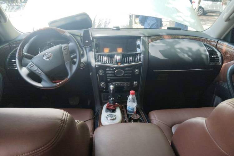 Used Nissan Patrol 2019 Y62 4.0L SE-T1 Middle East Center Console