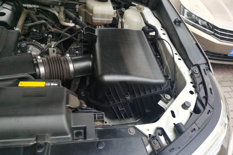 Used Nissan Patrol 2019 Y62 4.0L SE-T1 Middle East Engine Bay Left