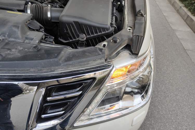 Used Nissan Patrol 2019 Y62 4.0L SE OPT with 18-inch Wheels – Middle East Engine Bay Left