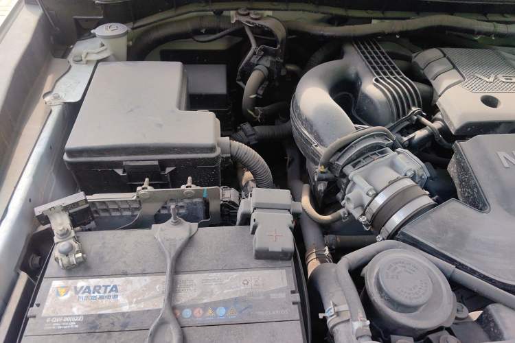 Used Nissan Patrol 2019 Y62 4.0L SE-T1 Middle East Engine Bay Right