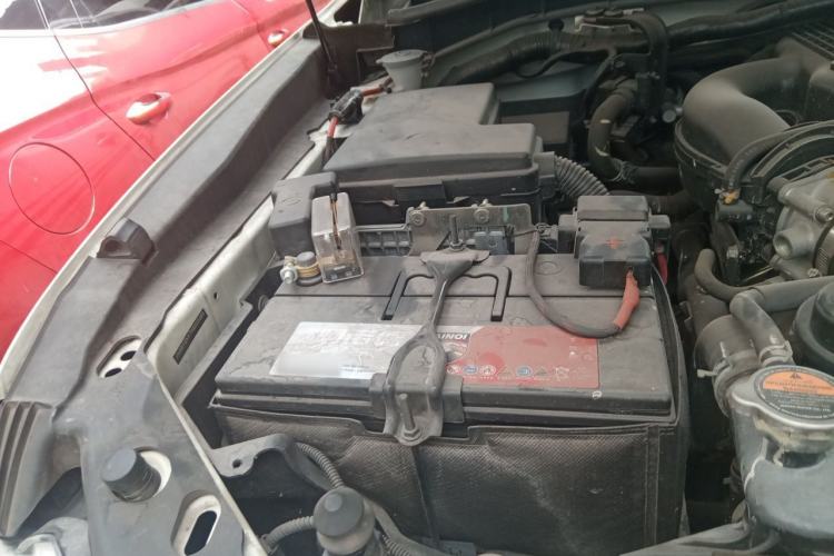 Used Nissan Patrol 2019 Y62 4.0L SE-T1 Middle East Engine Bay Right