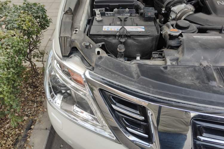 Used Nissan Patrol 2019 Y62 4.0L SE OPT with 18-inch Wheels – Middle East Engine Bay Right