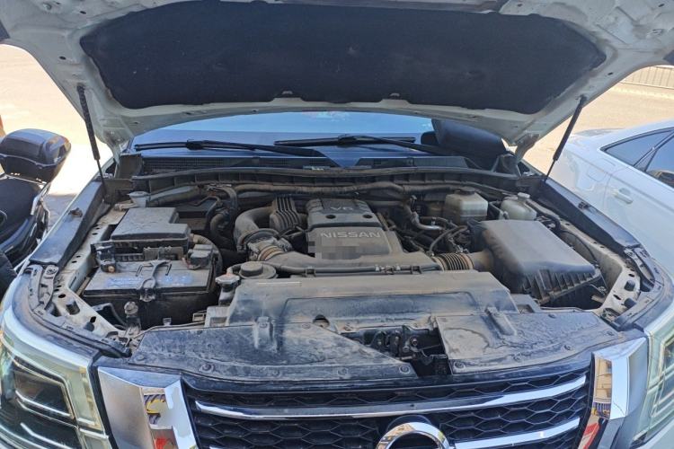Used Nissan Patrol  Engine Bay