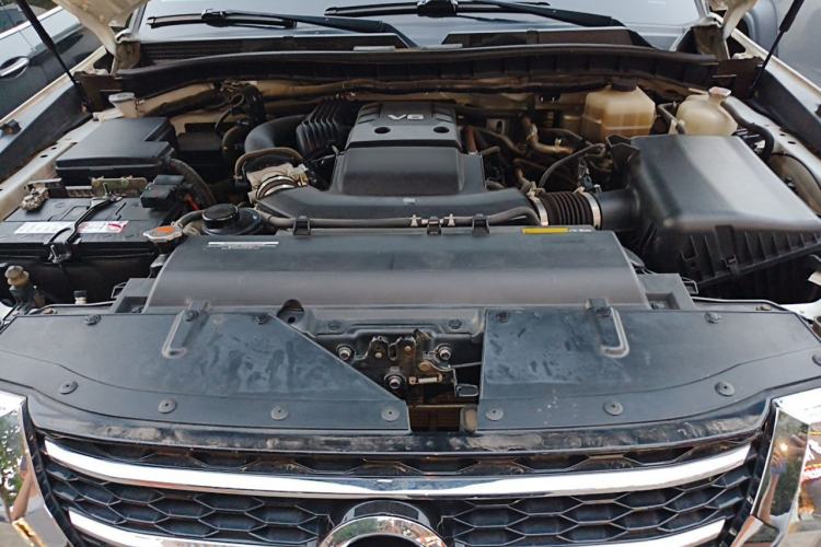 Used Nissan Patrol 2019 Y62 4.0L SE-T1 Middle East Engine Bay