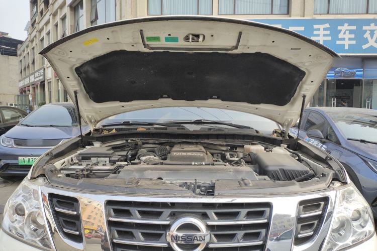 Used Nissan Patrol 2019 Y62 4.0L SE-T1 Middle East Engine Bay