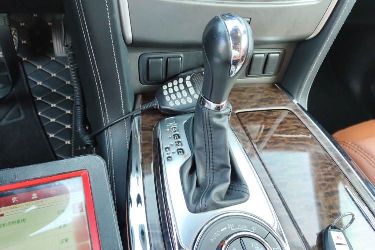 Used Nissan Patrol 2019 Y62 4.0L SE-T1 Middle East Gear Lever