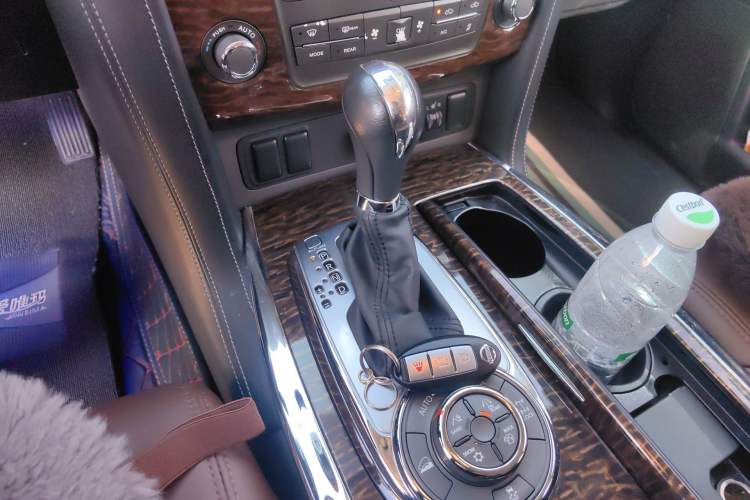 Used Nissan Patrol 2019 Y62 4.0L SE-T1 Middle East Gear Lever