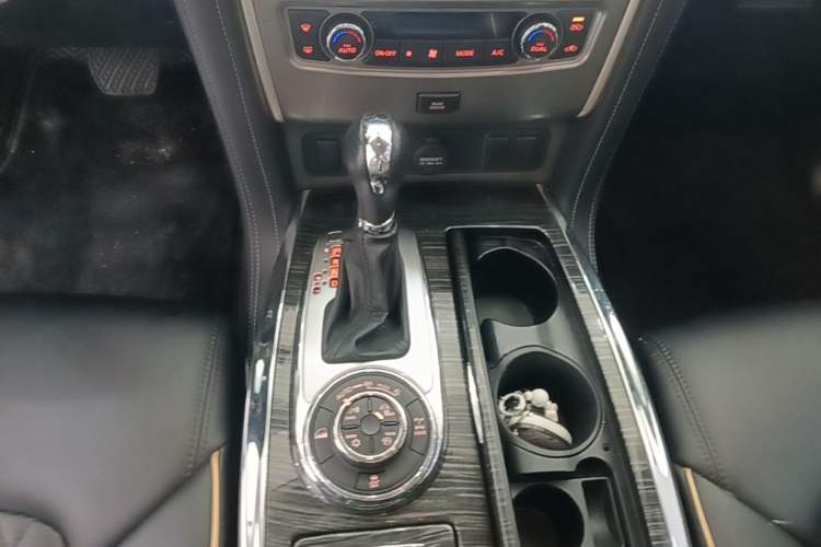 Used Nissan Patrol 2019 Y62 4.0L SE-T1 Middle East Gear Lever